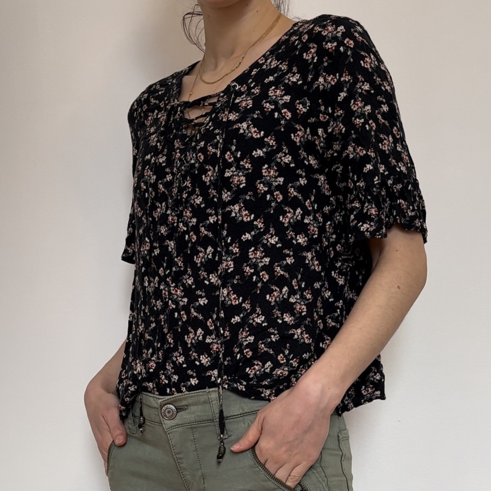 Feminine floral top.